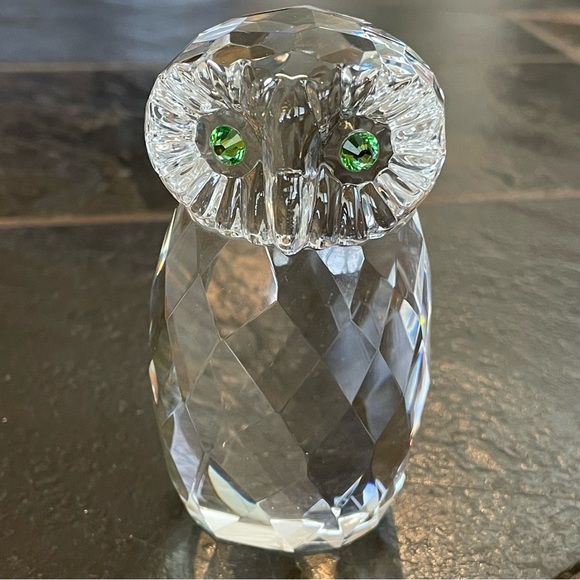 Oleg Cassini Crystal Owl with Green eyes. Paperweight - Picture 1 of 11